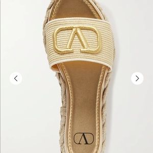 Valentino, size 9, gold Embroidered and woven slides